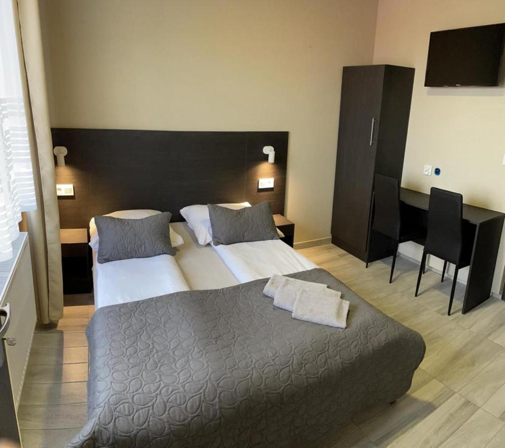 Good Night Noclegi & Strefa Z Sauna I Jacuzzi Ogolnodostepna Lub Na Wylacznosc Czechowice-Dziedzice Bagian luar foto