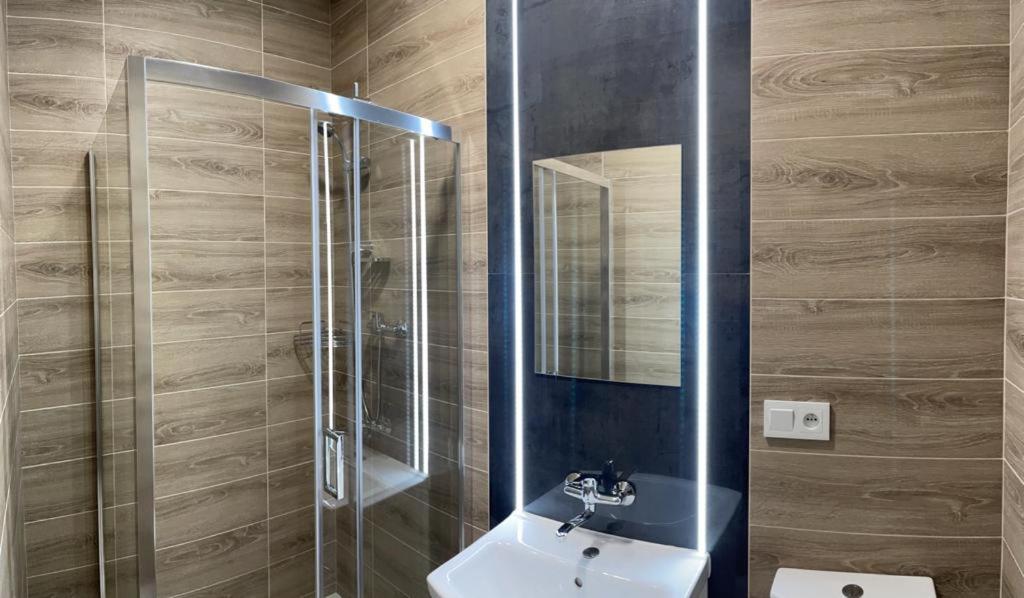 Good Night Noclegi & Strefa Z Sauna I Jacuzzi Ogolnodostepna Lub Na Wylacznosc Czechowice-Dziedzice Bagian luar foto