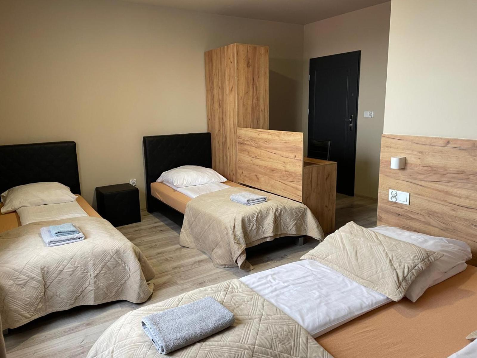 Good Night Noclegi & Strefa Z Sauna I Jacuzzi Ogolnodostepna Lub Na Wylacznosc Czechowice-Dziedzice Bagian luar foto